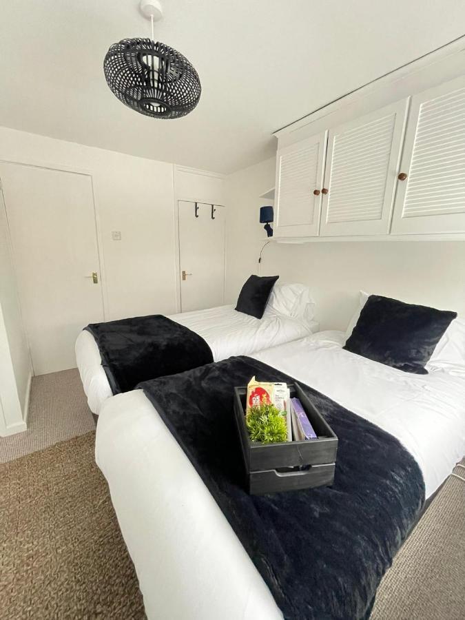 Lovely 1 Bed Home Near Hospital, With Parking & Garden Work Contractor Leisure, Sapphire CBG Εξωτερικό φωτογραφία