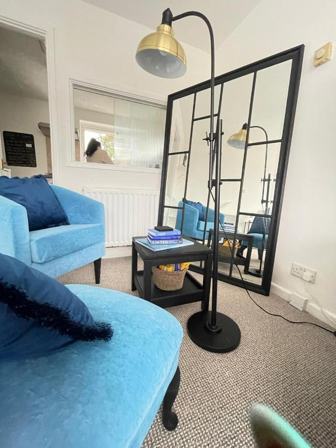 Lovely 1 Bed Home Near Hospital, With Parking & Garden Work Contractor Leisure, Sapphire CBG Εξωτερικό φωτογραφία