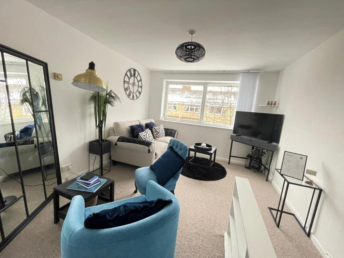 Lovely 1 Bed Home Near Hospital, With Parking & Garden Work Contractor Leisure, Sapphire CBG Εξωτερικό φωτογραφία