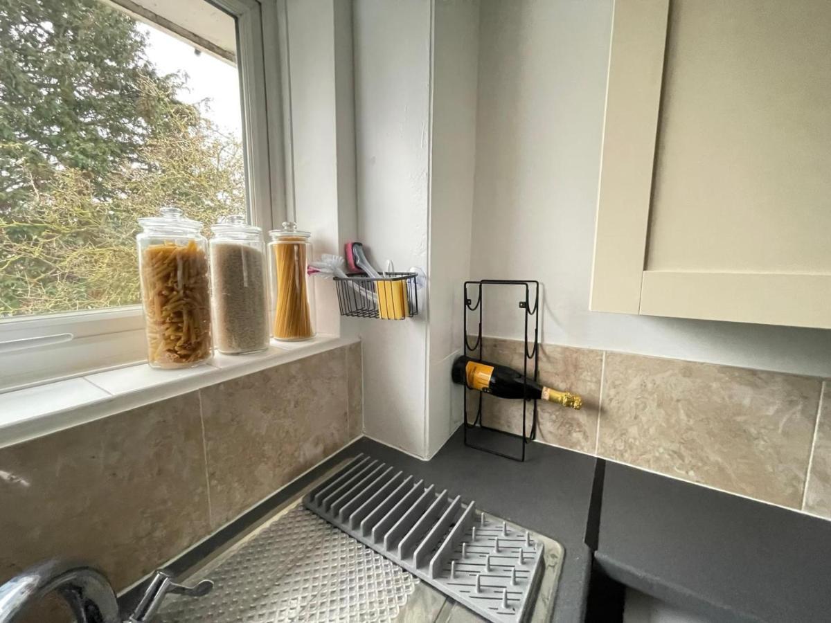 Lovely 1 Bed Home Near Hospital, With Parking & Garden Work Contractor Leisure, Sapphire CBG Εξωτερικό φωτογραφία