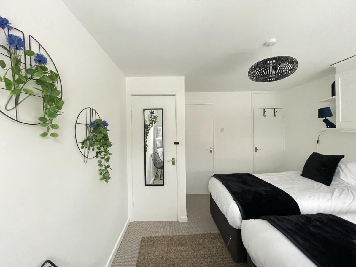 Lovely 1 Bed Home Near Hospital, With Parking & Garden Work Contractor Leisure, Sapphire CBG Εξωτερικό φωτογραφία