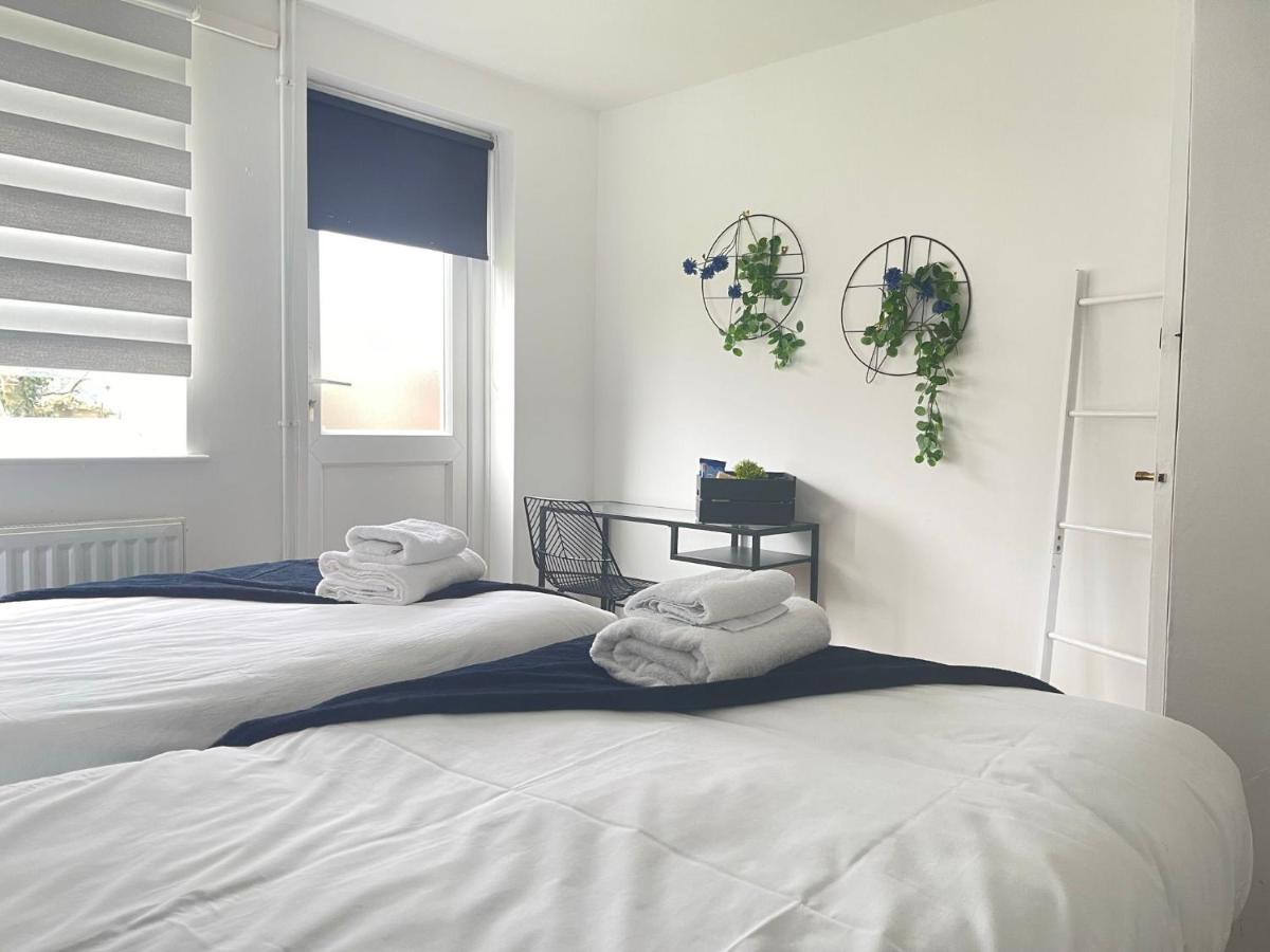 Lovely 1 Bed Home Near Hospital, With Parking & Garden Work Contractor Leisure, Sapphire CBG Εξωτερικό φωτογραφία